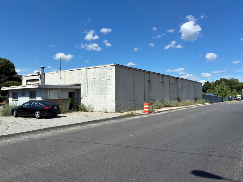 65 Dyerville Ave, Johnston, RI for sale - Primary Photo - Image 1 of 5
