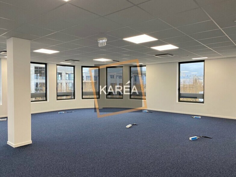 Office in Chessy for lease - Interior Photo - Image 2 of 5