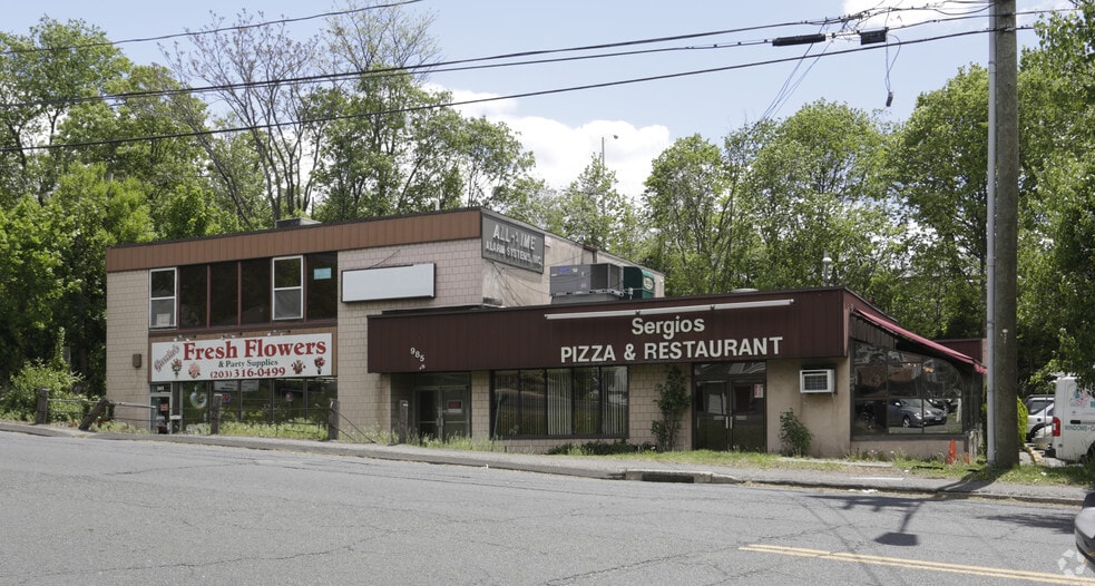 985 E Main St, Stamford, CT for lease - Building Photo - Image 3 of 7