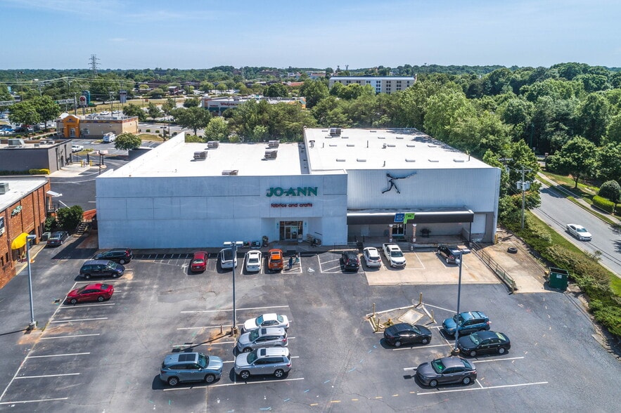 1612 S Stratford Rd, Winston-Salem, NC for lease - Primary Photo - Image 1 of 9