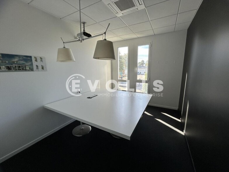 Office in Mérignac for lease - Interior Photo - Image 3 of 9