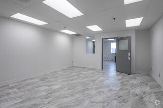 8301 Keele St, Concord, ON à louer Photo intérieure- Image 2 de 4