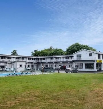 7800 Lundy's Ln, Niagara Falls, ON for sale Primary Photo- Image 1 of 1