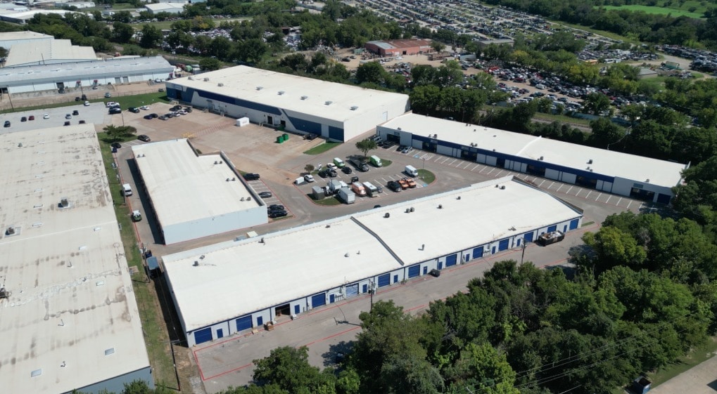 1663 Hickory Dr, Haltom City, TX à louer Photo principale- Image 1 de 26