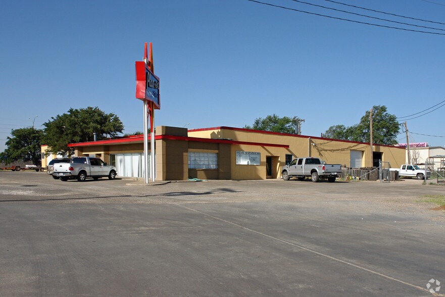 1120 E Slaton Hwy, Lubbock, TX à louer - Photo du bâtiment - Image 1 de 16