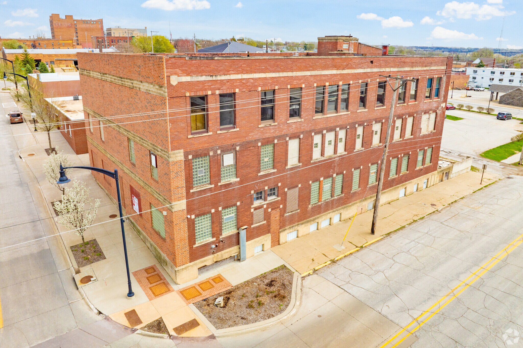 301 1st Ave N, Fort Dodge, IA à vendre Photo du bâtiment- Image 1 de 17