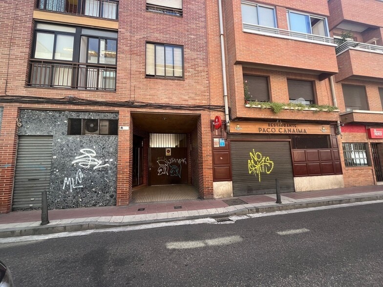 Calle de San José de Calasanz, 59, Valladolid, Valladolid for lease - Primary Photo - Image 1 of 34