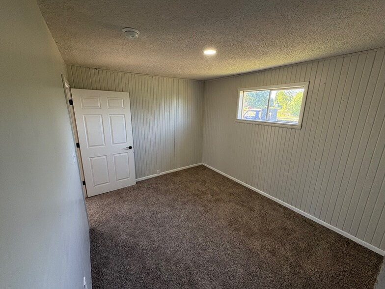 1172 N Gaskill St, Huntsville, AR for sale - Interior Photo - Image 2 of 11