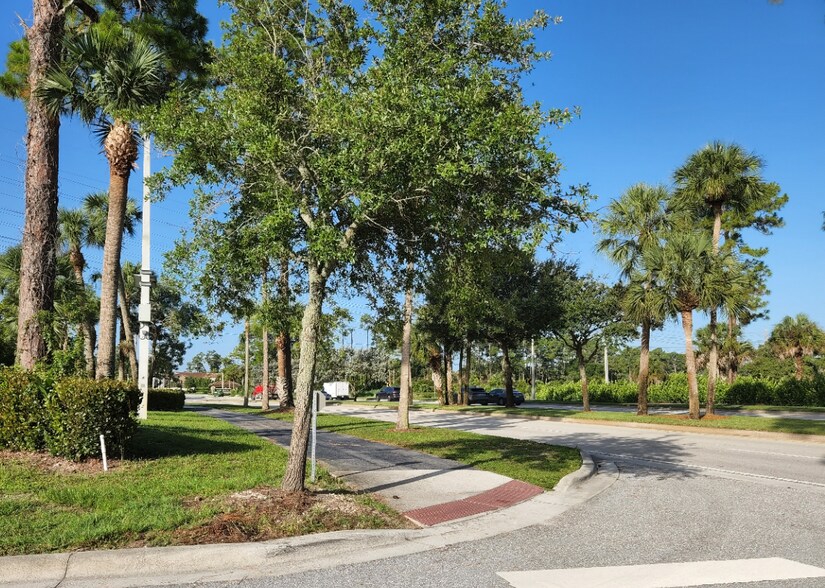 306 Professional Way, Wellington, FL for lease - Building Photo - Image 3 of 4