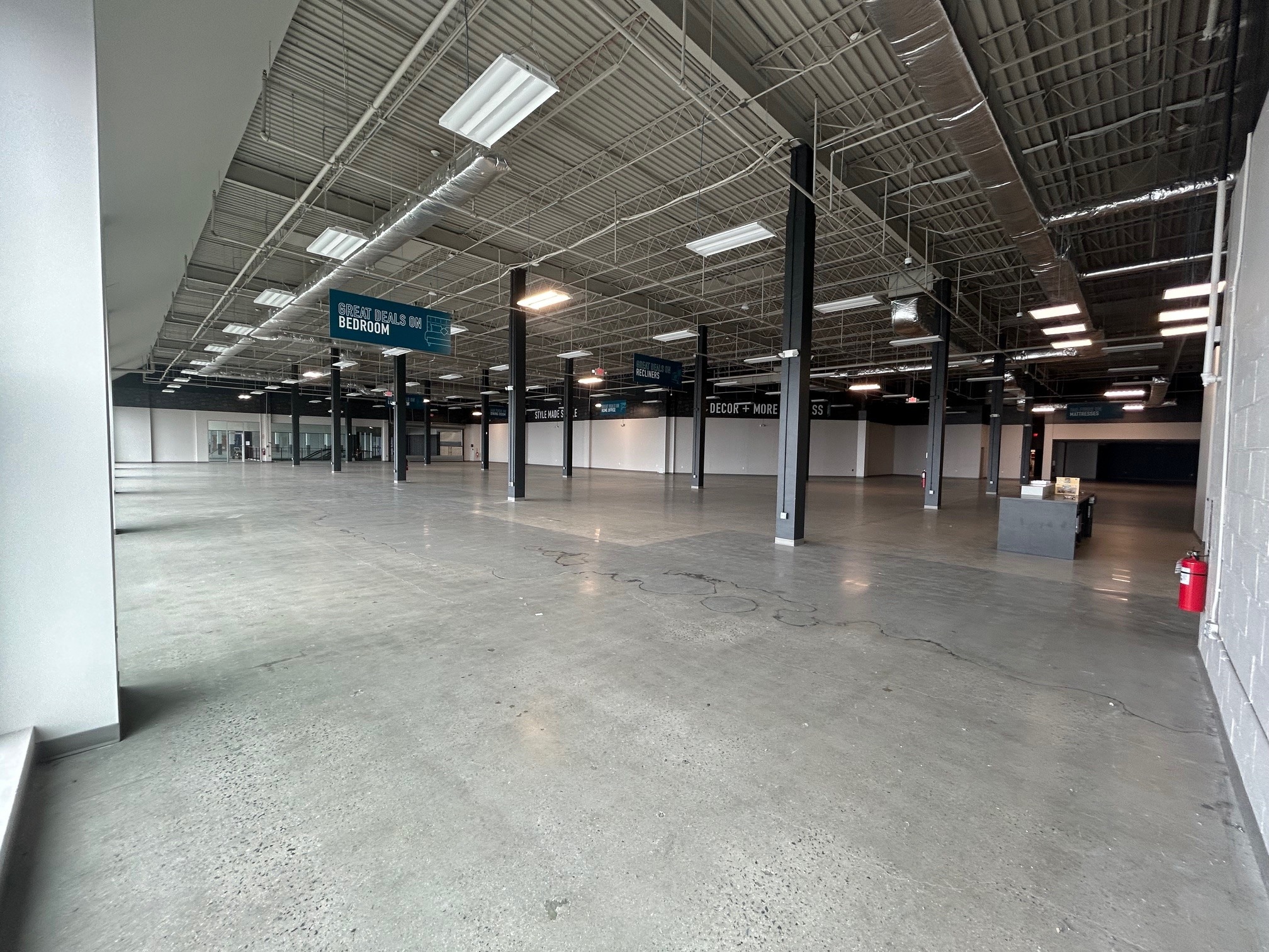 253-01 Rockaway Blvd, Rosedale, NY à louer Photo intérieure- Image 1 de 10