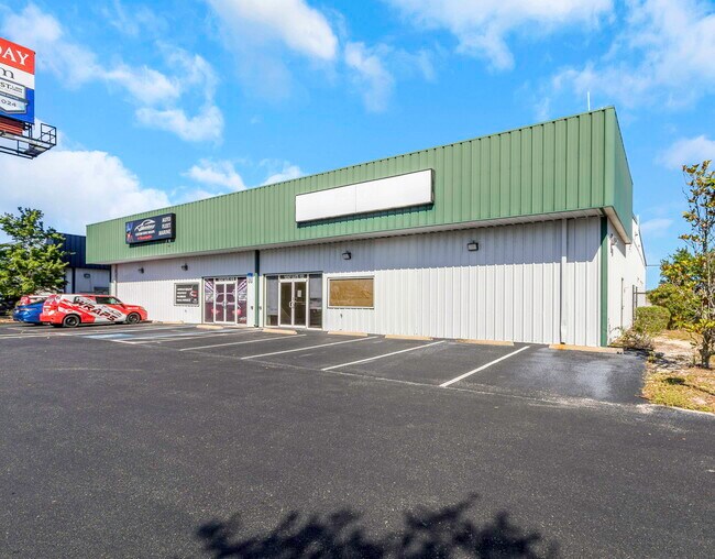 Plus de détails pour 16547 US Highway 19, Hudson, FL - Local d'activités à louer