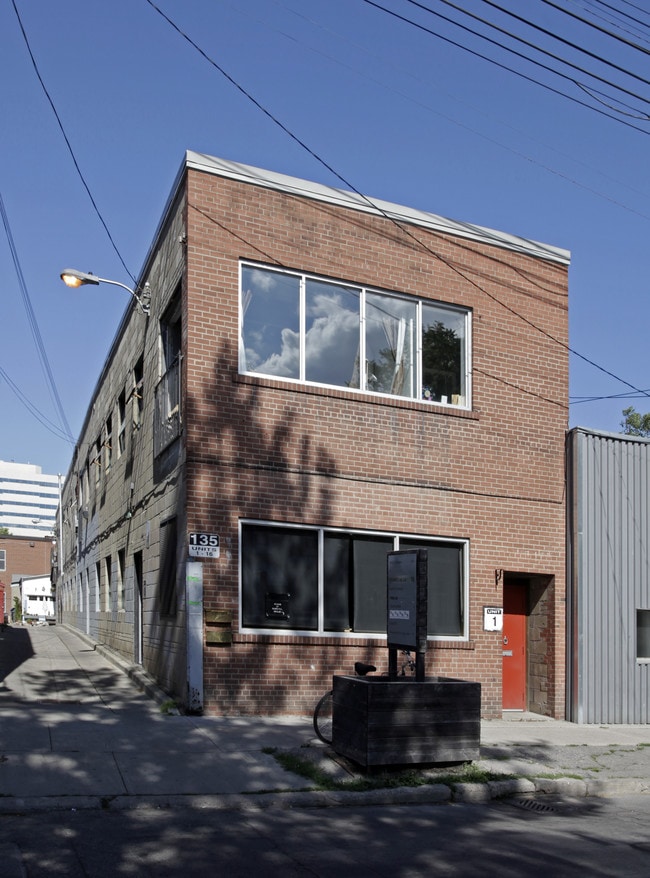 More details for 129-135 Tecumseth St, Toronto, ON - Office for Lease