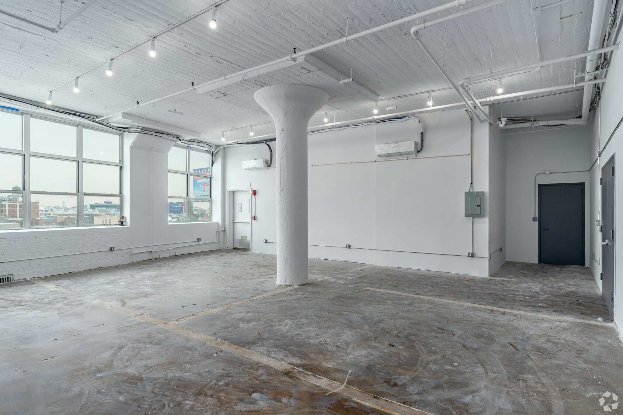 37-18 Northern Blvd, Long Island City, NY for lease Interior Photo- Image 1 of 4