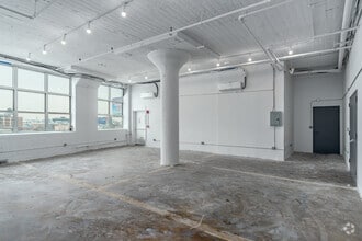 37-18 Northern Blvd, Long Island City, NY for lease Interior Photo- Image 1 of 4