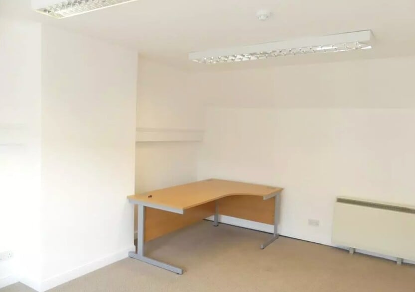 24 High St, Malmesbury for lease - Interior Photo - Image 2 of 5