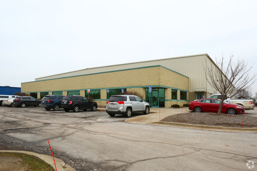 151 S Industrial Dr, Saline, MI à vendre - Photo du bâtiment - Image 1 de 1