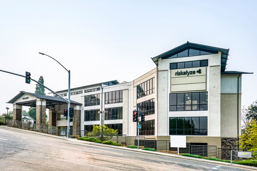 373 Elm Ave, Auburn, CA à vendre - Photo du bâtiment - Image 2 de 32