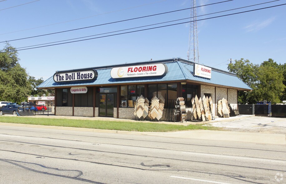 13205 Research Blvd, Austin, TX à vendre - Photo du bâtiment - Image 2 de 3