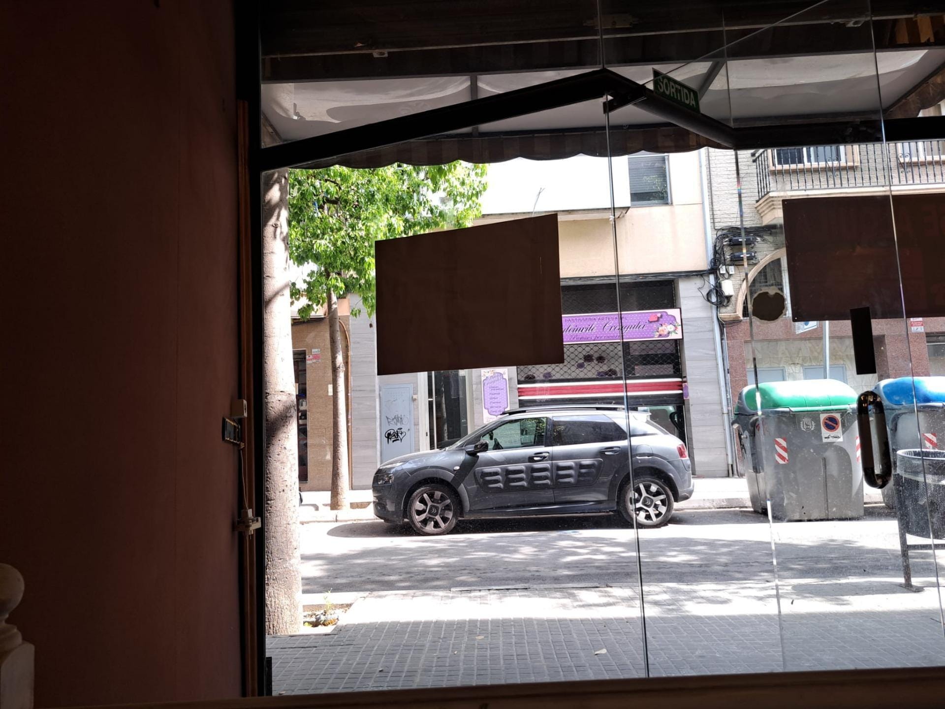 Retail in Santa Coloma de Gramenet, Barcelona for lease Interior Photo- Image 1 of 10