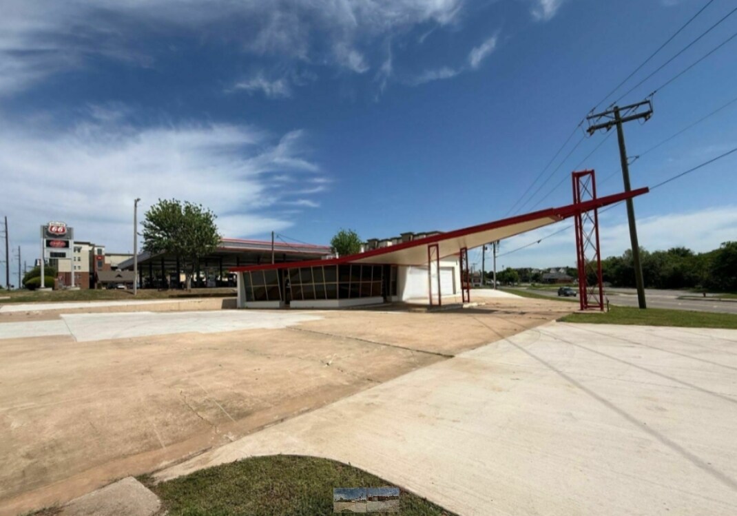 E Lindsey, Norman, OK for lease Building Photo- Image 1 of 3