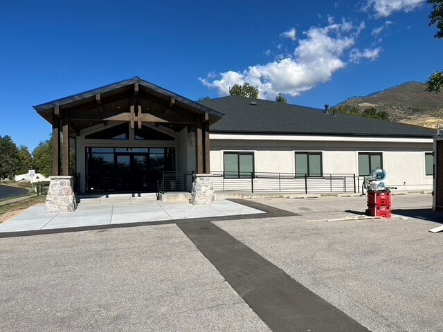 810 Shepard Ln, Farmington, UT à louer - Photo du bâtiment - Image 1 de 8