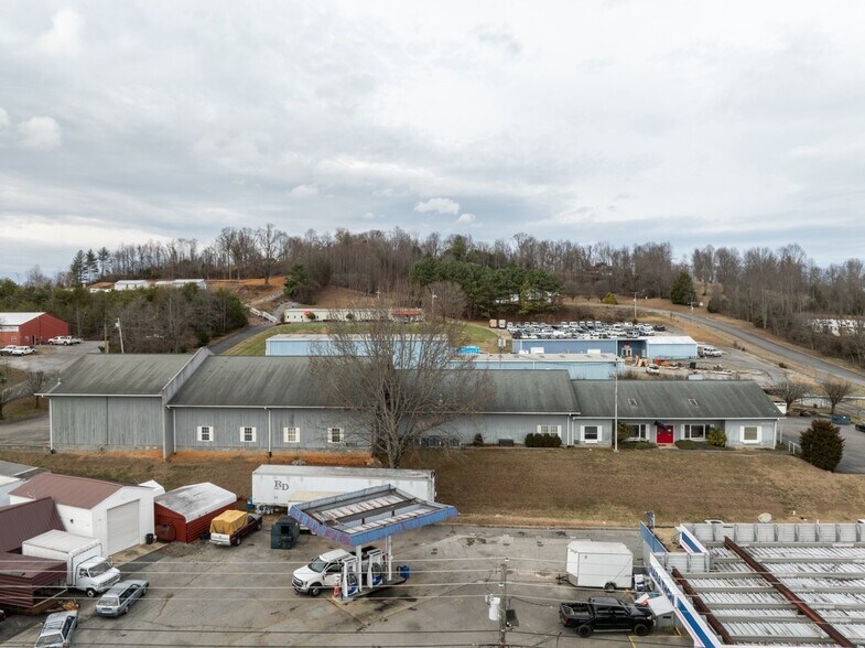 4521 Bristol Hwy, Johnson City, TN à vendre - Photo du bâtiment - Image 2 de 18