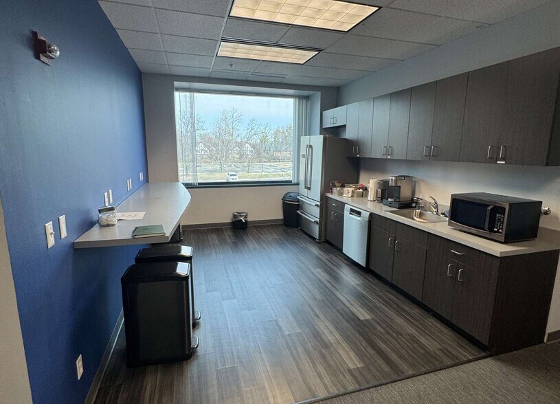 20750 Civic Center Dr, Southfield, MI à louer - Photo intérieure - Image 3 de 3
