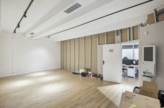 32 rue de Paradis, Paris for sale Interior Photo- Image 2 of 4