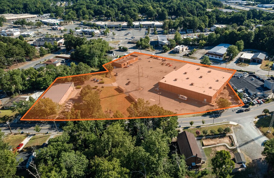 Village Plaza portefeuille de 3 propriétés à vendre sur LoopNet.ca - Photo du bâtiment - Image 1 de 9