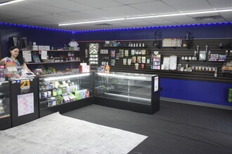 406 Verhalen Rd, Alvin, TX for lease Interior Photo- Image 2 of 33