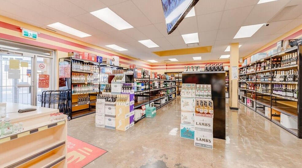 4617 50 Av, Red Deer, AB à louer - Photo du bâtiment - Image 3 de 8