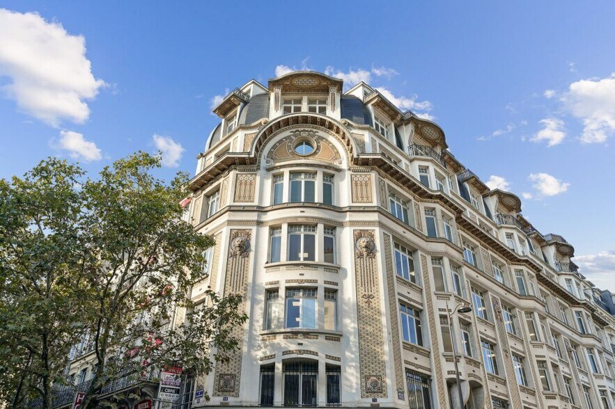 Office in Paris for lease - Building Photo - Image 1 of 9
