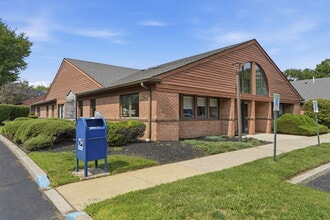 402 Middletown Blvd, Langhorne, PA for lease Interior Photo- Image 2 of 28
