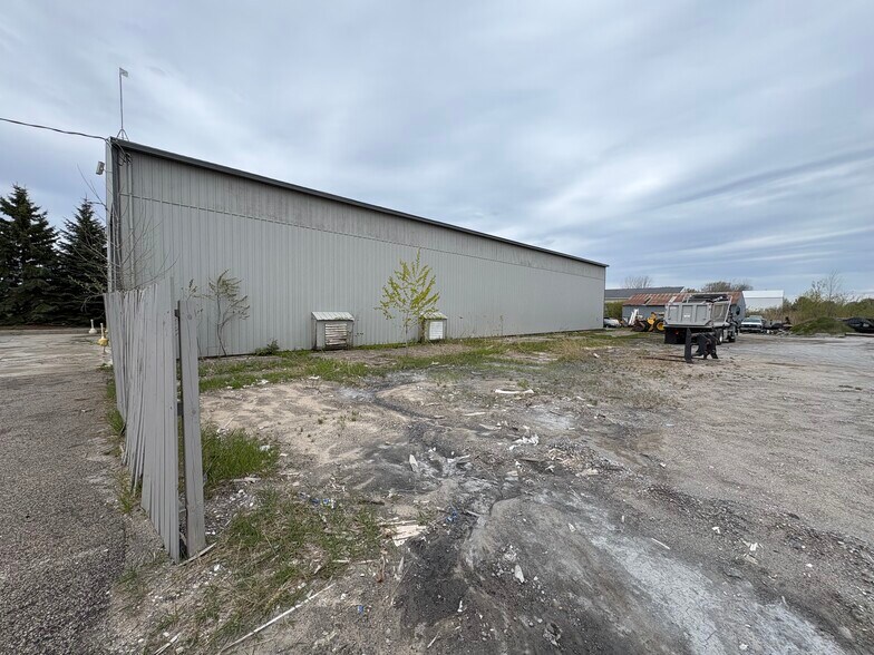 755 S Pere Marquette Hwy, Ludington, MI à louer - Photo du bâtiment - Image 2 de 13