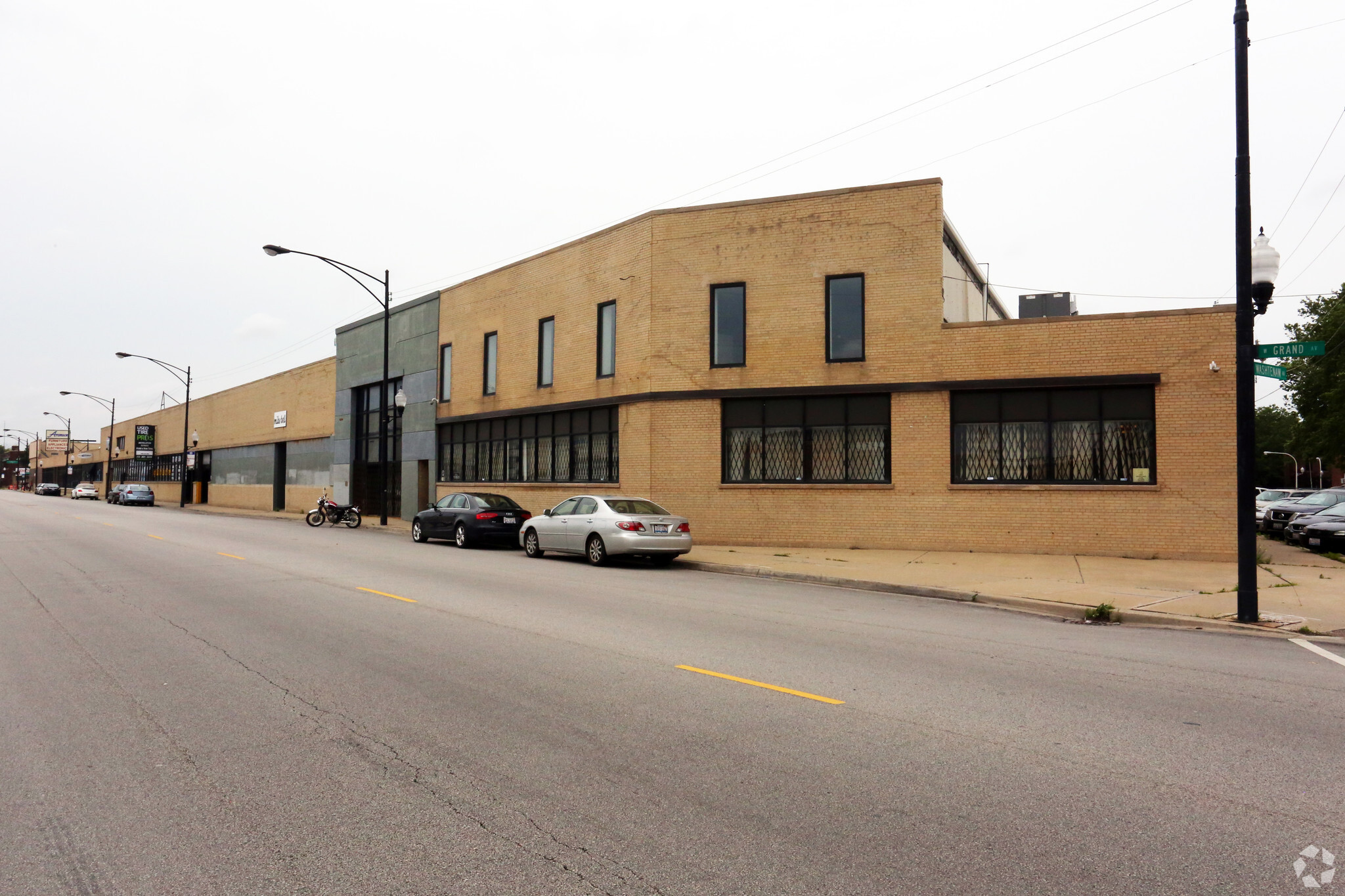 2710 W Grand Ave, Chicago, IL for sale Primary Photo- Image 1 of 1