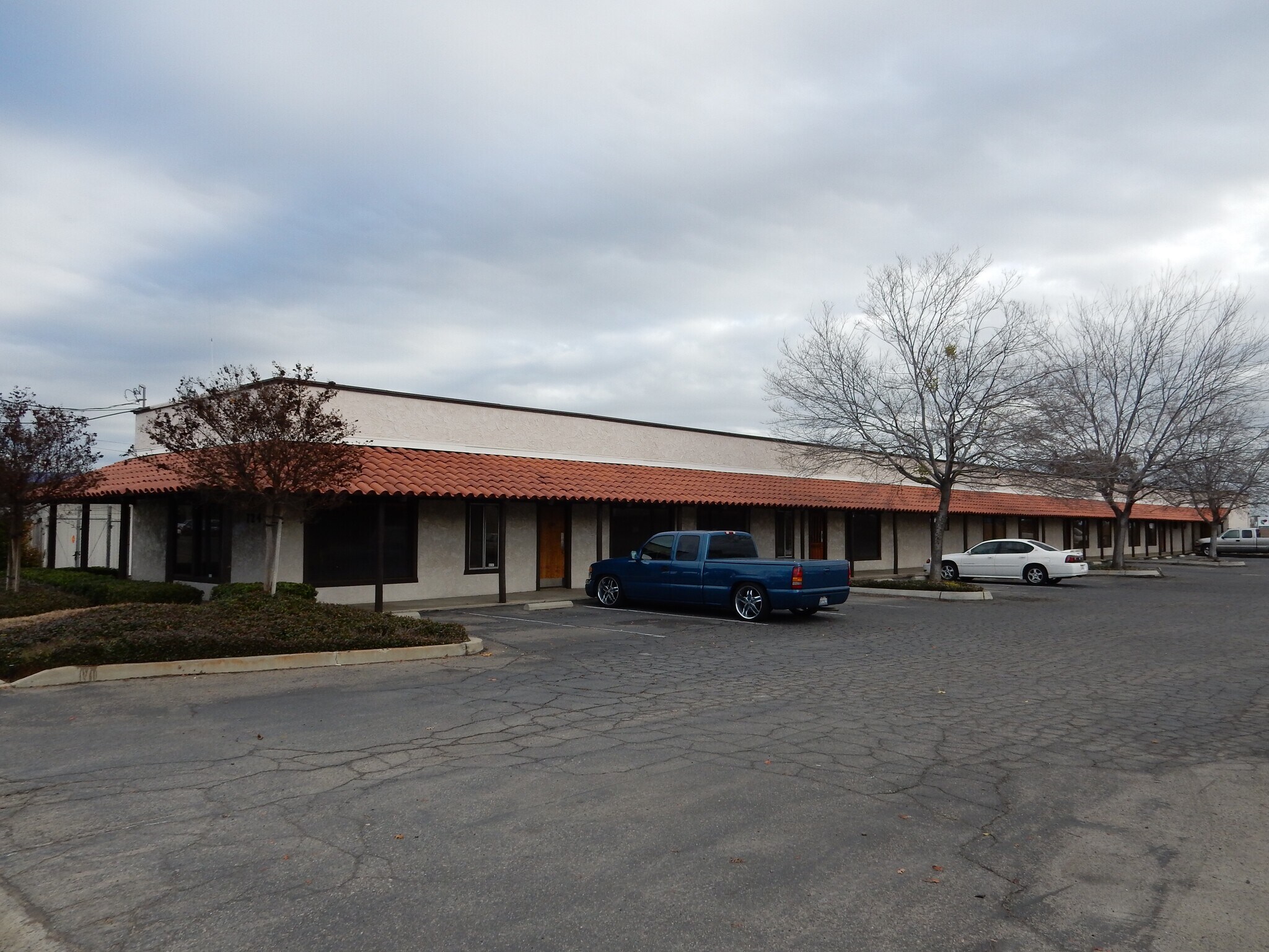 724 N Ben Maddox Way, Visalia, CA à vendre Photo du bâtiment- Image 1 de 1