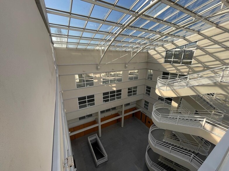 Office in Champigny-sur-Marne for lease - Interior Photo - Image 2 of 11