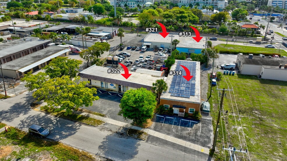 321 N Railroad Ave, Boynton Beach, FL for lease - Building Photo - Image 2 of 26
