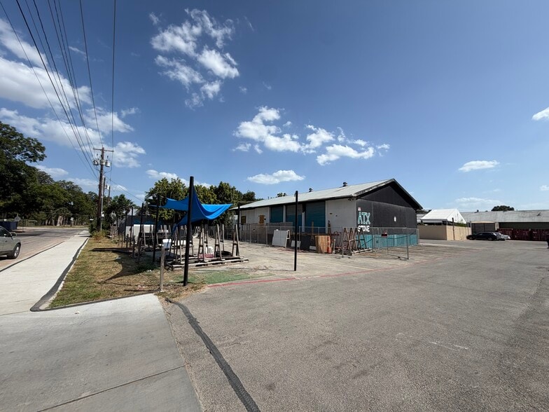 5012 E 7th St, Austin, TX à louer - Photo du bâtiment - Image 2 de 2