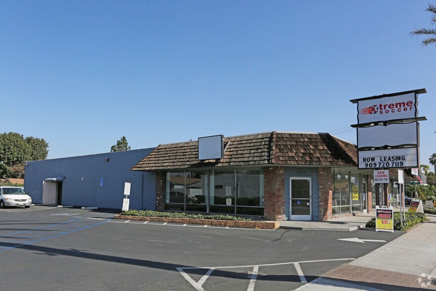 12001-12017 Carson St, Hawaiian Gdns, Hawaiian Gardens, CA à vendre - Photo du bâtiment - Image 2 de 5