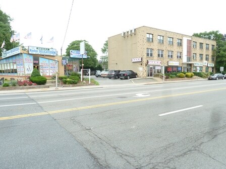 1120 Old Country Rd, Plainview, NY à louer - Photo du bâtiment - Image 2 de 26