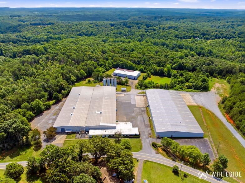 486-490 Vance St portfolio of 3 properties for sale on LoopNet.ca - Building Photo - Image 1 of 5