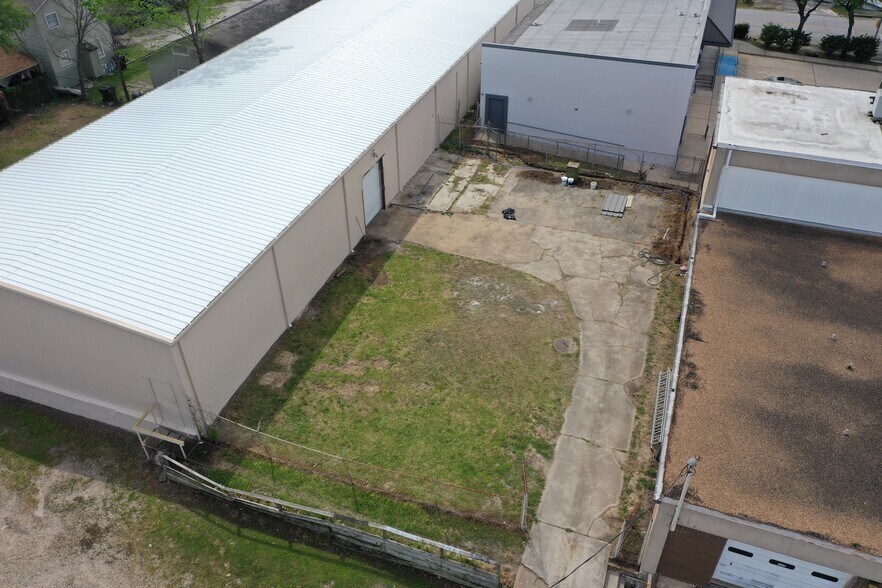 1812 Wayside Dr, Houston, TX à louer - Photo du bâtiment - Image 3 de 45