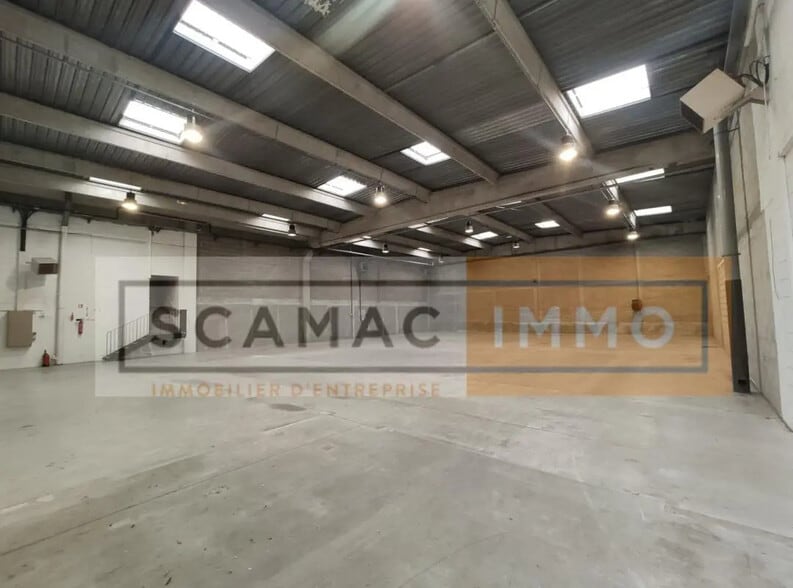 Industrial in Palaiseau for lease - Building Photo - Image 2 of 5