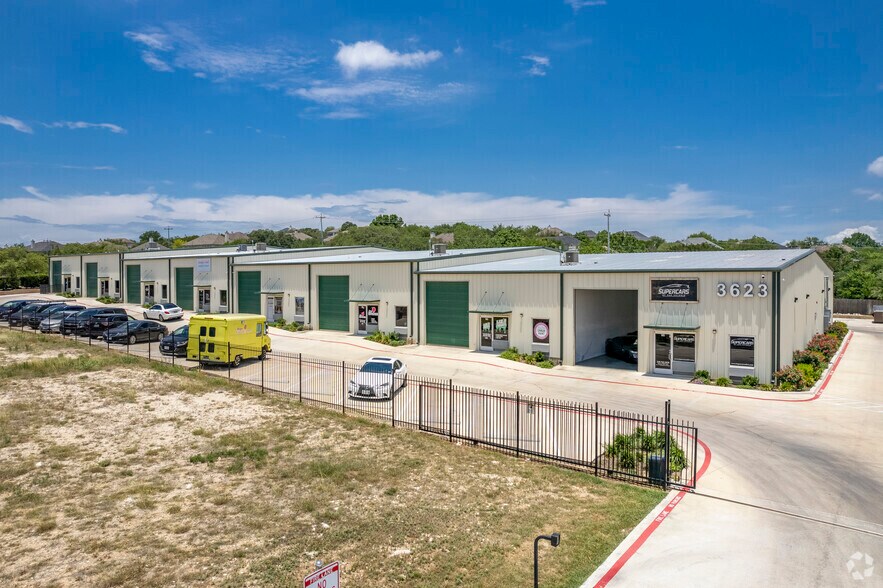 3623 E Evans Rd, San Antonio, TX à louer - Photo principale - Image 1 de 15