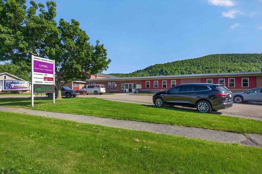 301 E Main St, Knoxville, PA à louer - Photo du bâtiment - Image 3 de 16