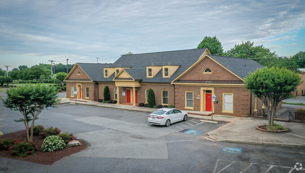 20721 Torrence Chapel Rd, Cornelius, NC for lease - Building Photo - Image 2 of 10