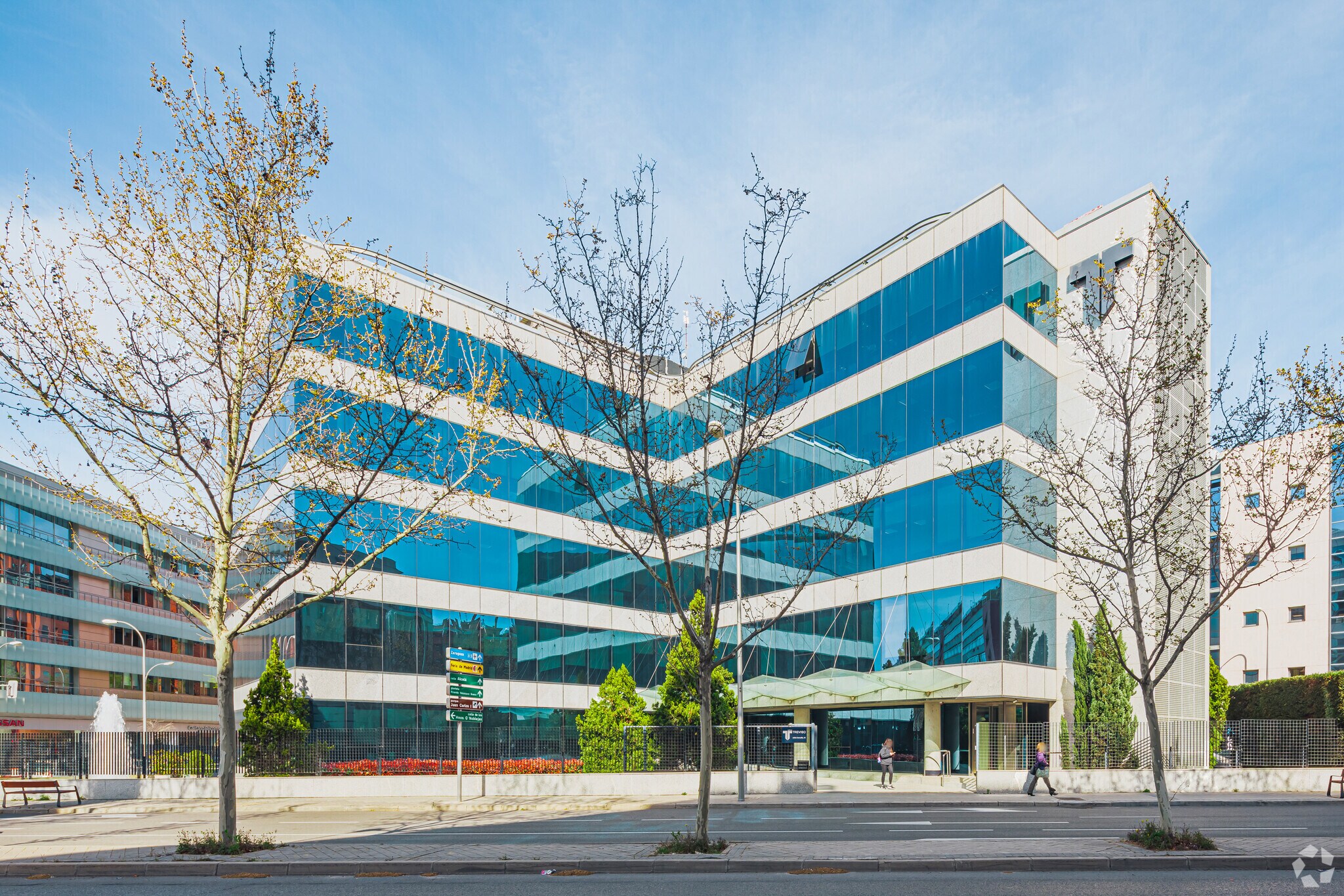 Calle de Julián Camarillo, 42, Madrid, Madrid for lease Primary Photo- Image 1 of 11