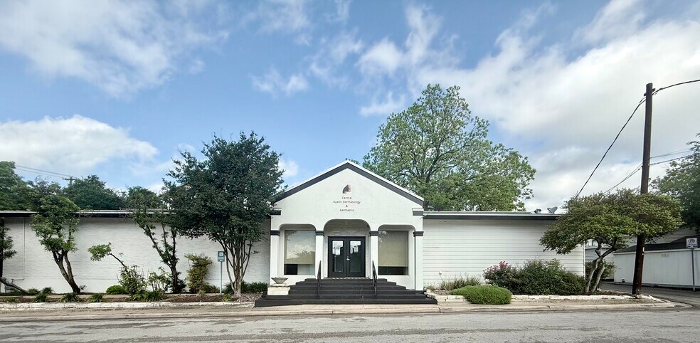 1500 W 34th St, Austin, TX à louer - Photo du bâtiment - Image 2 de 8