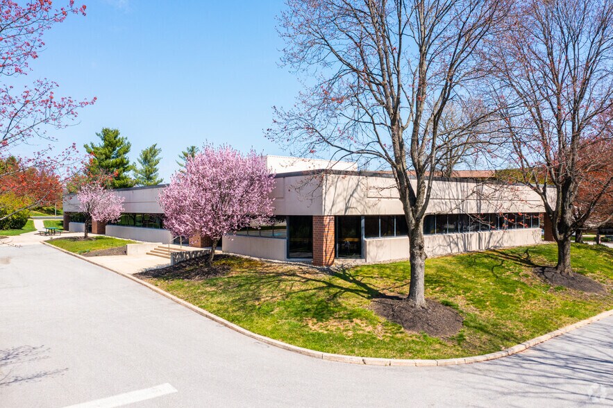 300 Lindenwood Dr, Malvern, PA à louer - Photo du bâtiment - Image 3 de 9
